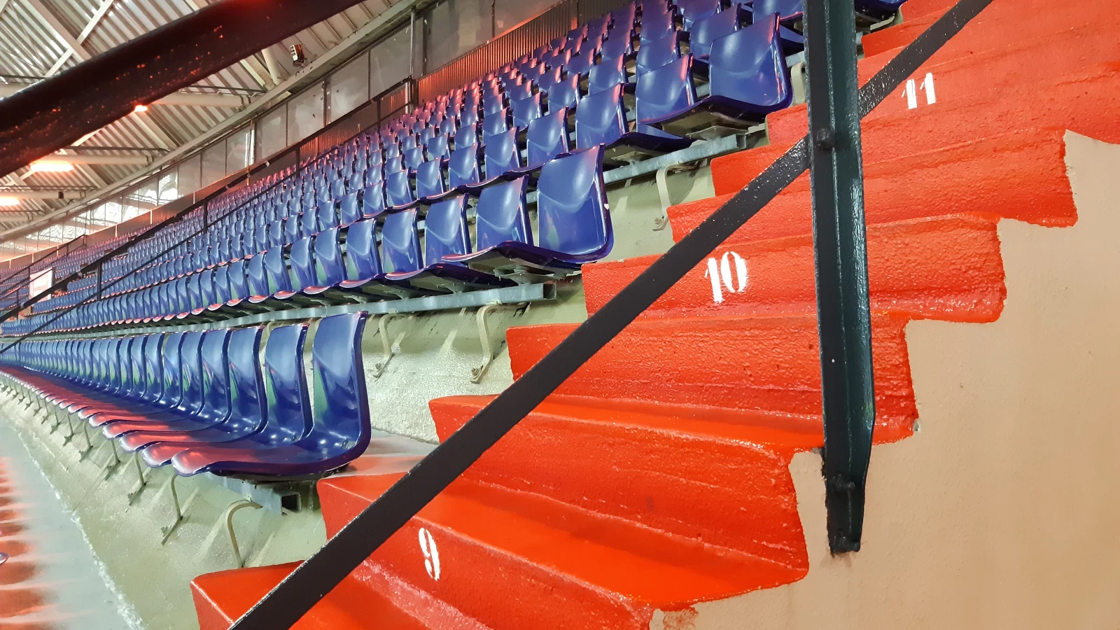 FOTO | Feyenoord bezig met langverwachte aanpassing op Vak S