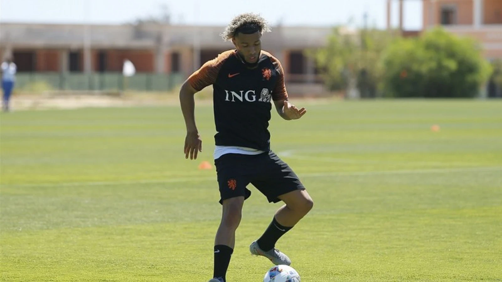 UPDATE | 'Transfer Vilhena naar Russische club ketst af'