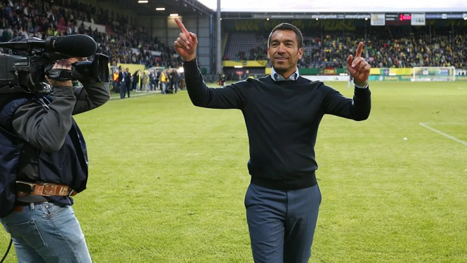 Van Bronckhorst: 'Feyenoord kan komend seizoen tussen Ajax en PSV staan'