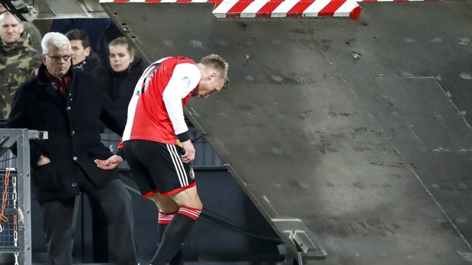 Knieblessure Jørgensen zorgt voor verandering in situatie Fer en Berghuis