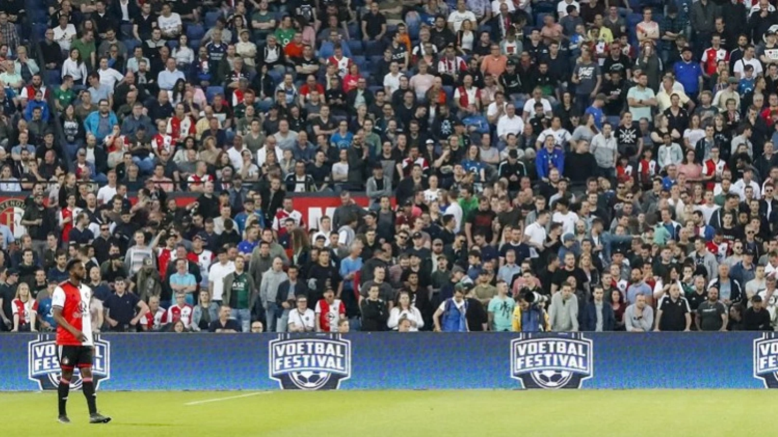 OPSTELLING | Feyenoord begint met Fer in de basis tegen Karlsruher SC 