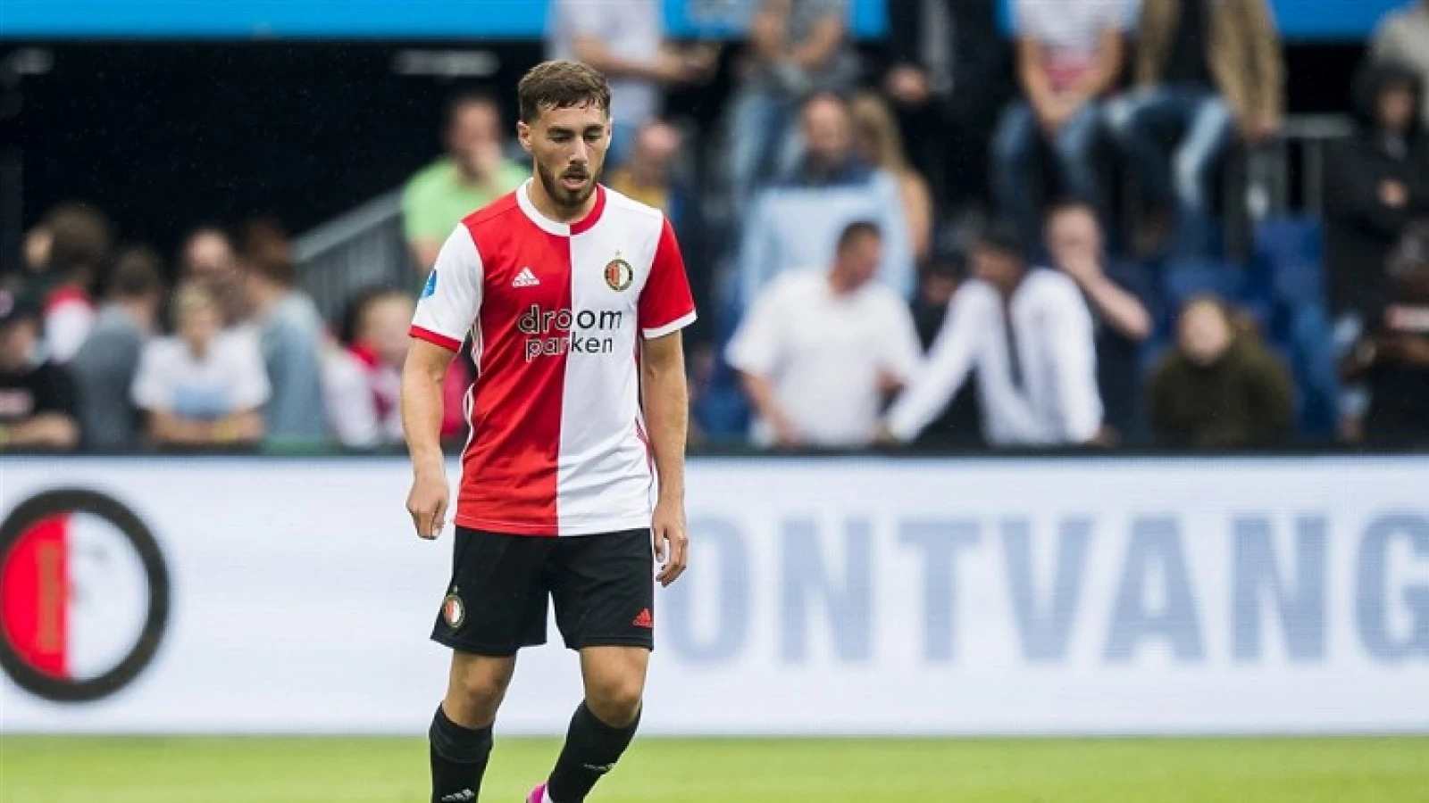 Kökcü kon niet omgaan met plek bij Feyenoord: 'Ik wilde meteen het vliegtuig terug pakken'