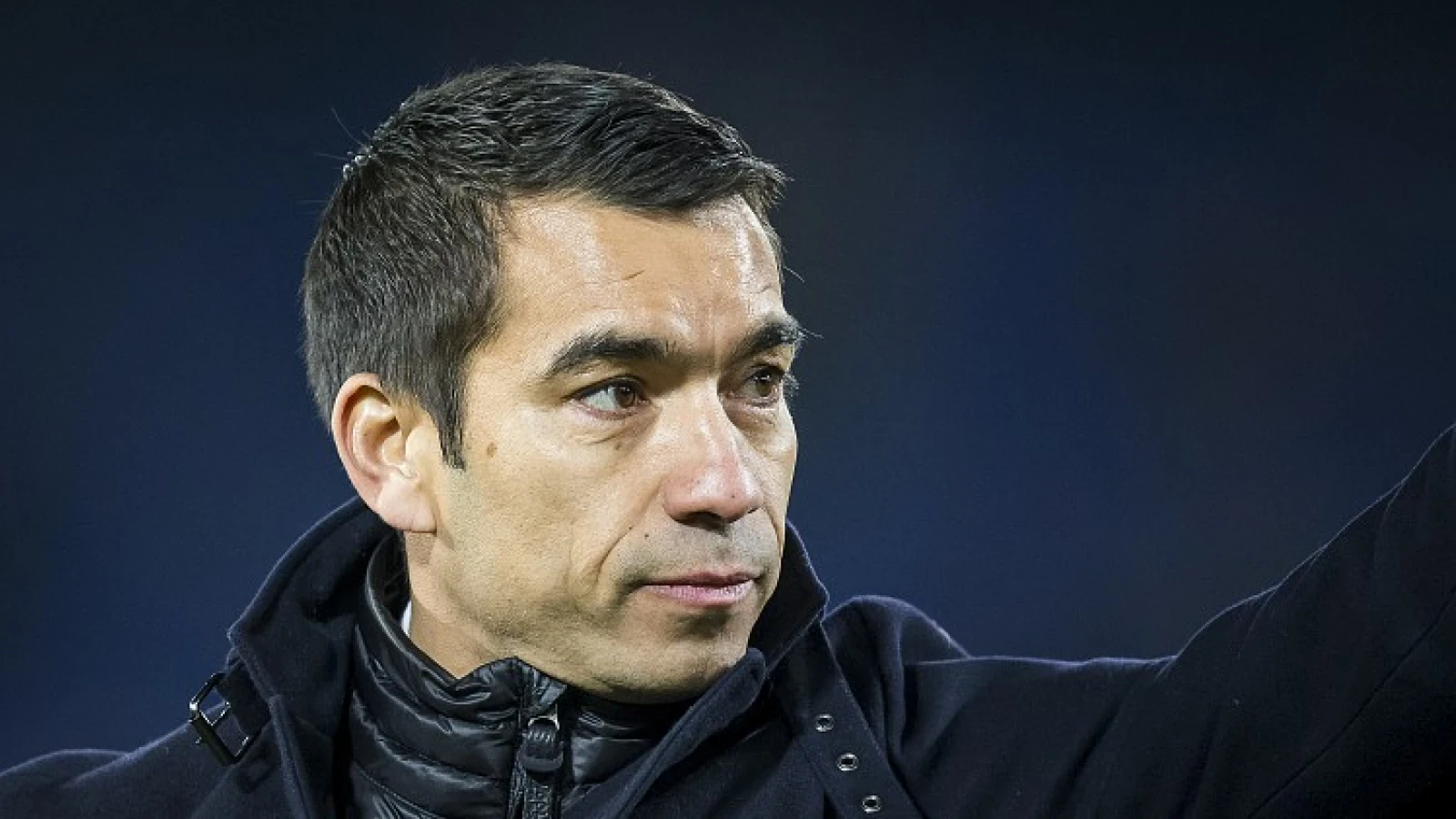 Van Bronckhorst kritisch op speler: 'Er zijn momenten dat hij iets meer naar voren moet'