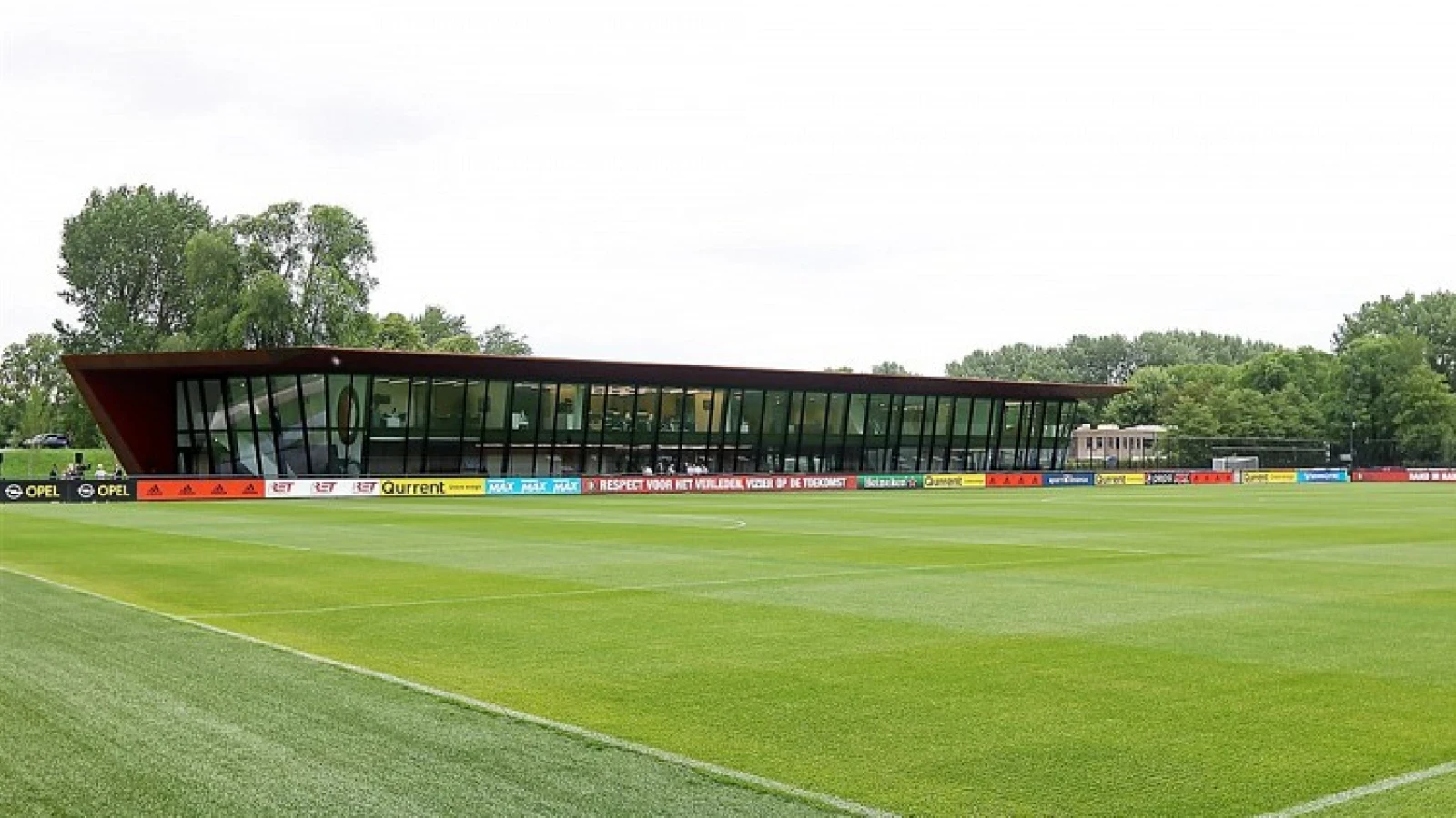 Drietal Feyenoorders weer terug op trainingsveld
