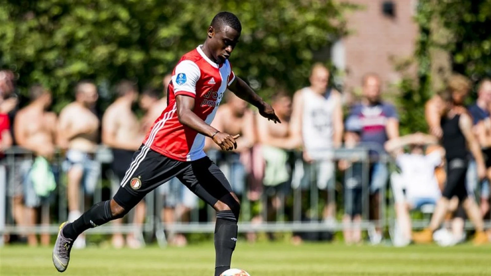 OFFICIEEL | Lutsharel Geertruida verlengt contract bij Feyenoord