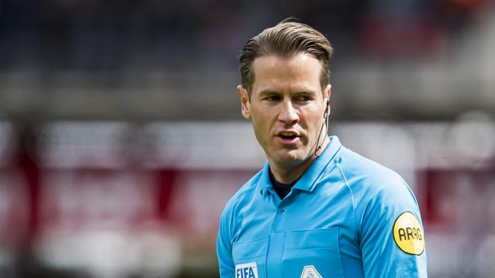 Danny Makkelie scheidsrechter tijdens wedstrijd tussen Feyenoord en FC Twente