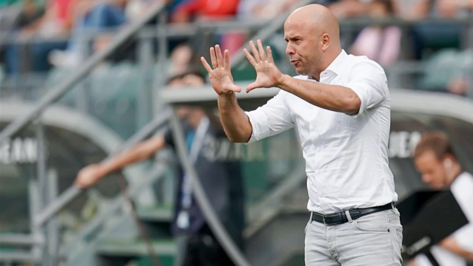 AZ-coach respecteert Feyenoord maar is optimistisch: 'Een prachtige test voor onze spelers'