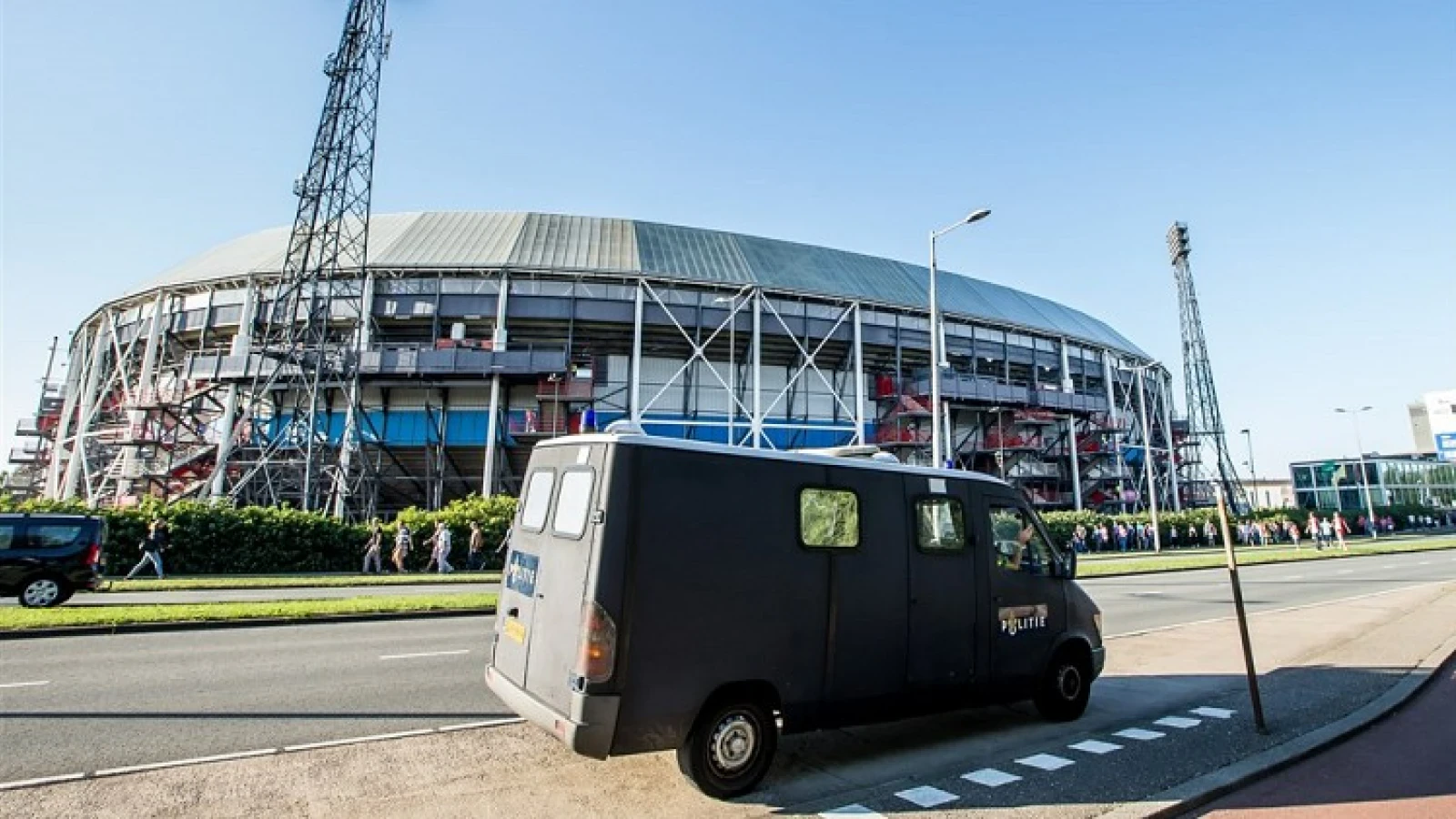 'Politie voorkomt confrontatie tussen Feyenoord en FC Porto supporters'