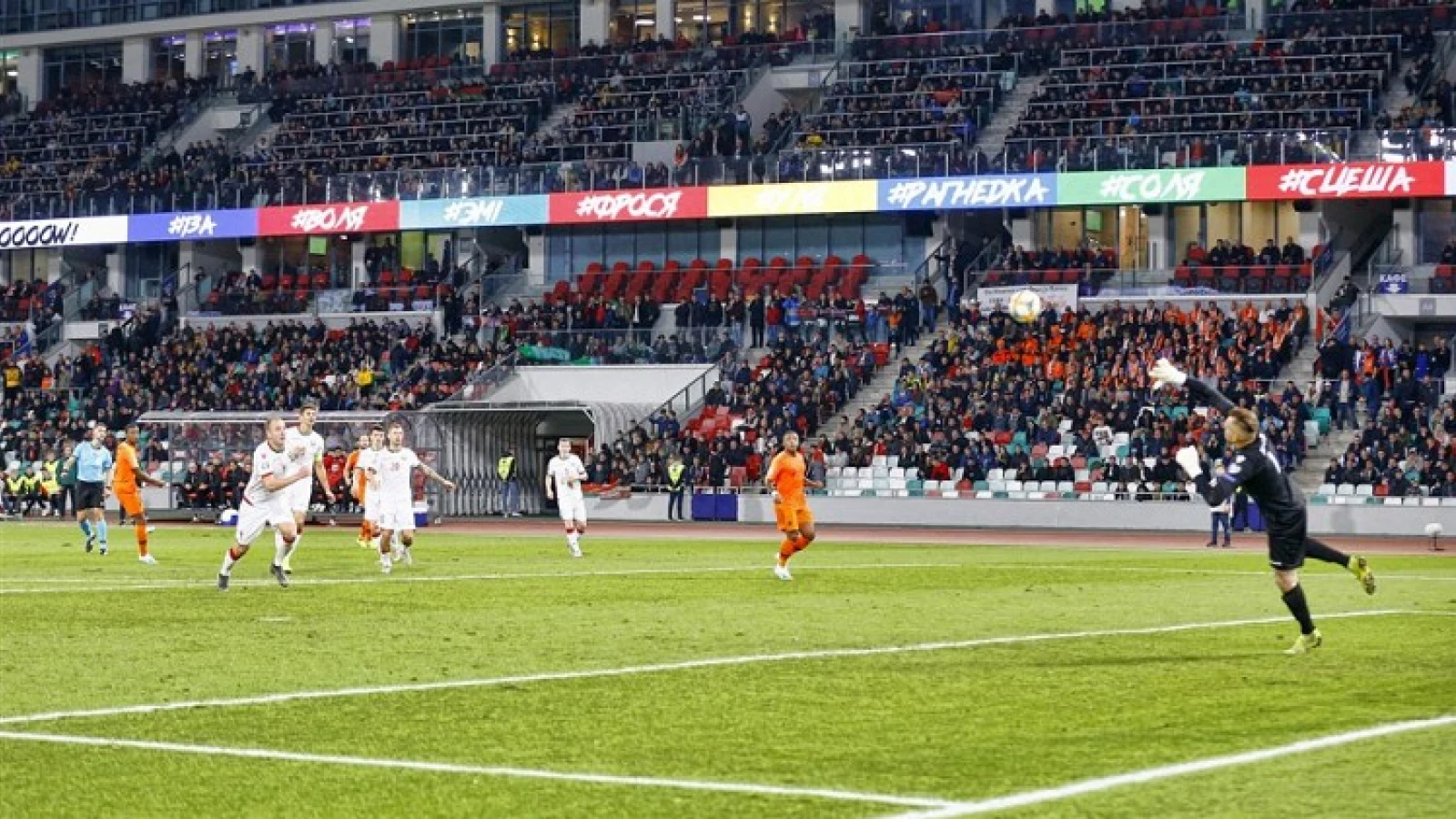 Nederland met één been op EK2020 na winst op Wit-Rusland (1-2)