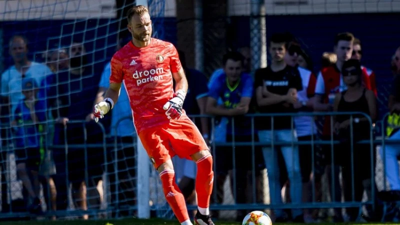 VIDEO | Nick Marsman na vervelende botsing geblesseerd van het veld bij wedstrijd Jong Feyenoord