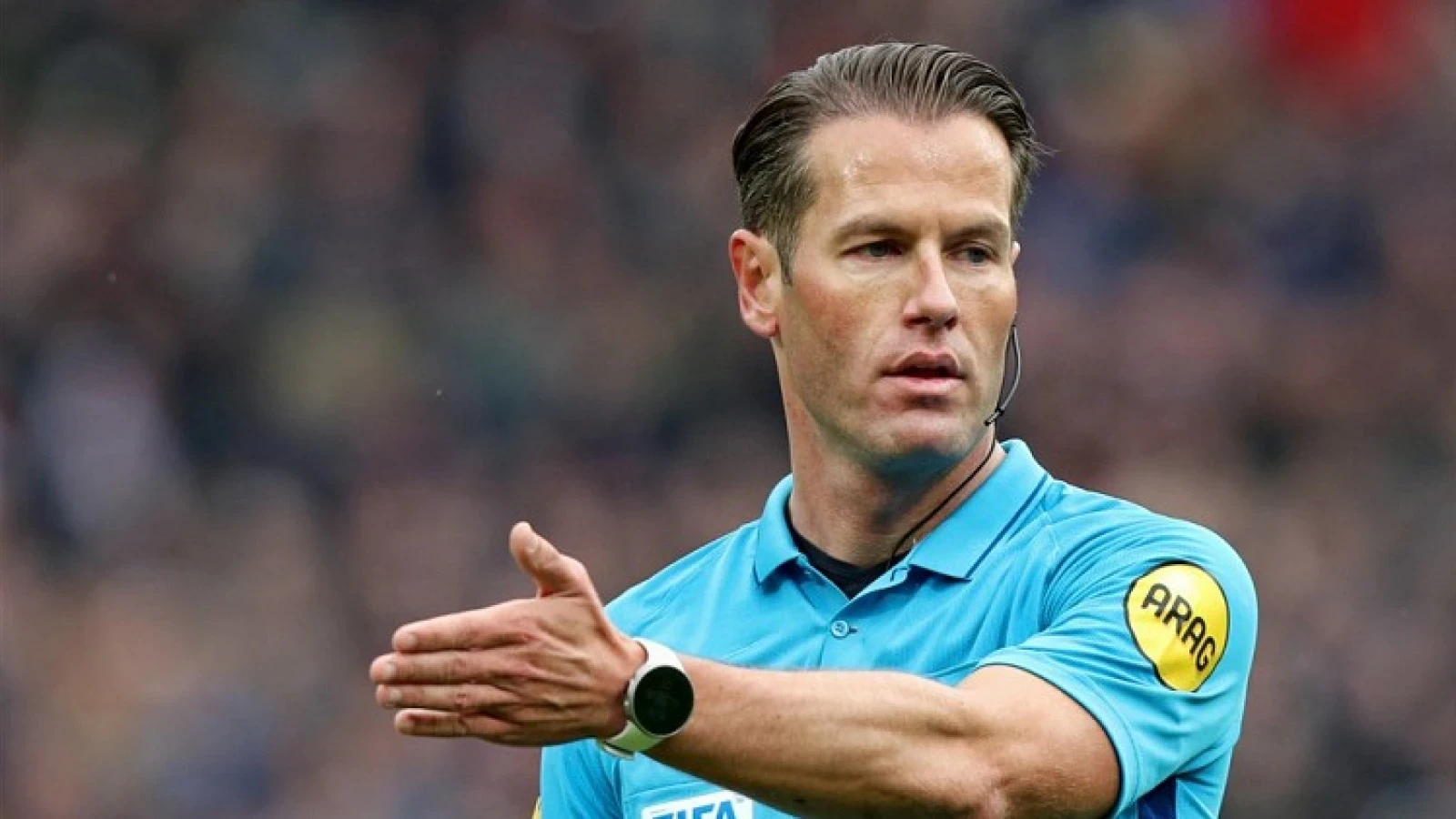 Danny Makkelie scheidsrechter tijdens wedstrijd tussen Feyenoord en RKC Waalwijk