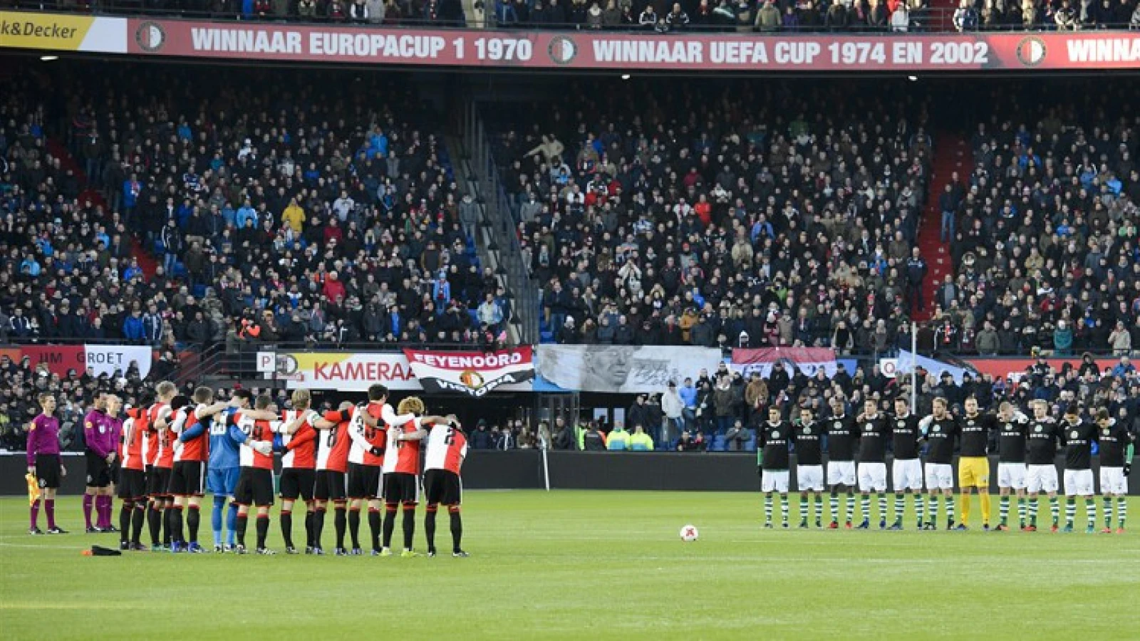 Minuut stilte en rouwbanden ter nagedachtenis aan Pim Verbeek