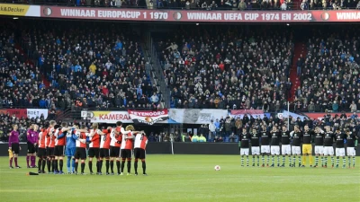 Minuut stilte en rouwbanden ter nagedachtenis aan Pim Verbeek