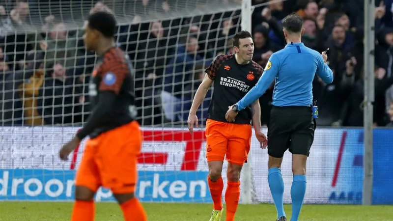 VIDEO | Uitleg VAR moment in wedstrijd van Feyenoord tegen PSV