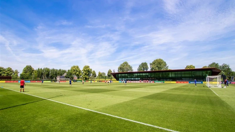 Feyenoord traint met Vermeer op trainingscomplex 1908