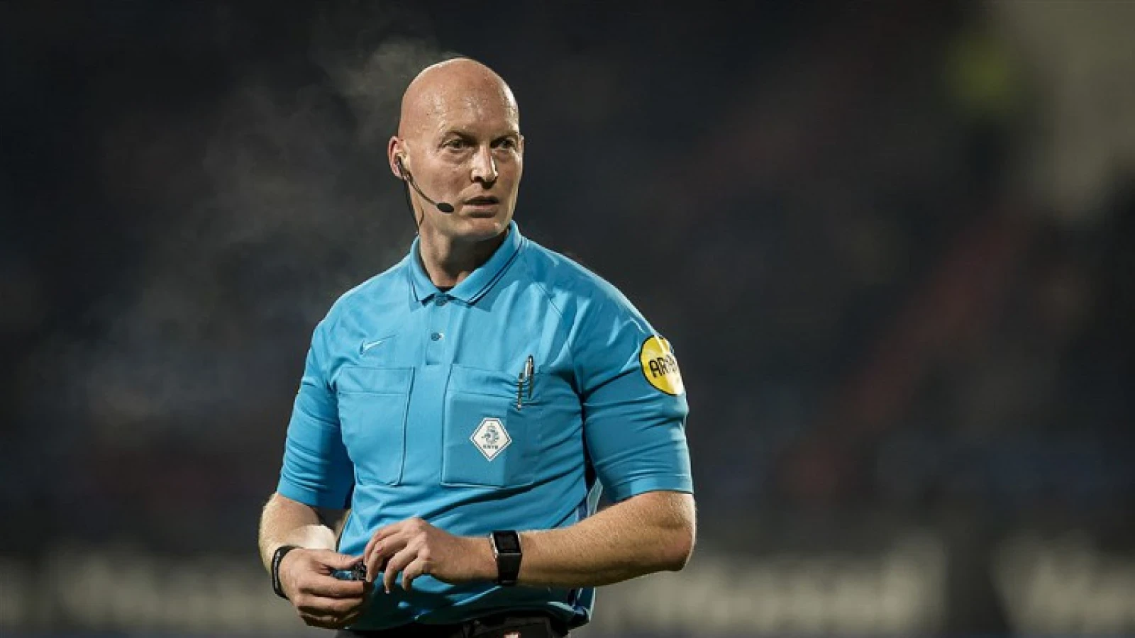 Mulder scheidsrechter tijdens wedstrijd tussen Feyenoord en sc Heerenveen