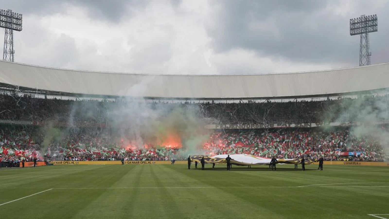 VI: Feyenoord levert flink aan bezoekers in en is 'grote verliezer'