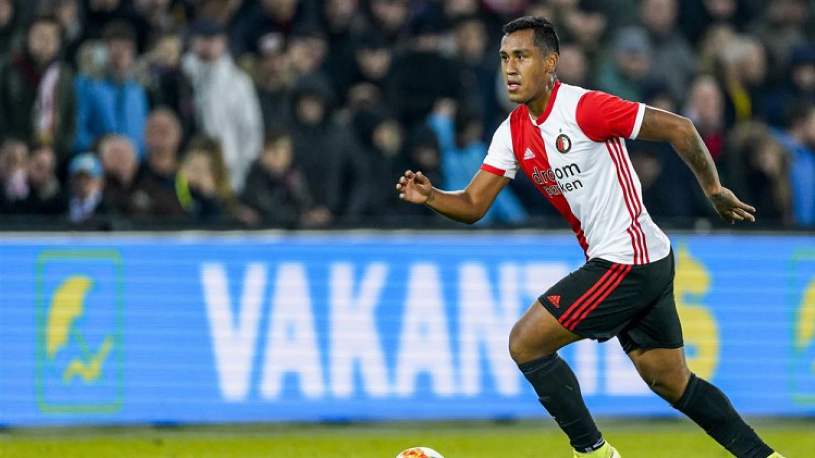 Feyenoord kan zaterdagavond niet beschikken over Renato Tapia, Haps en Ié op weg terug