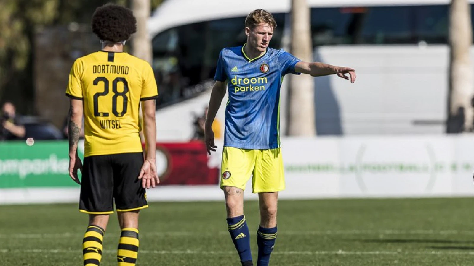 Feyenoord zonder middenvelders op de bank in Sittard