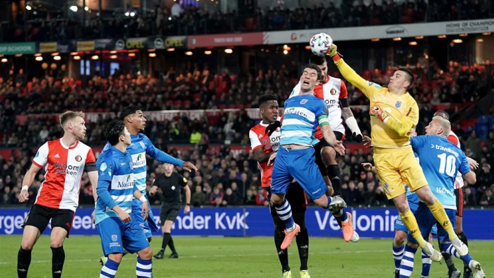 Feyenoord met rouwbanden tegen sc Heerenveen