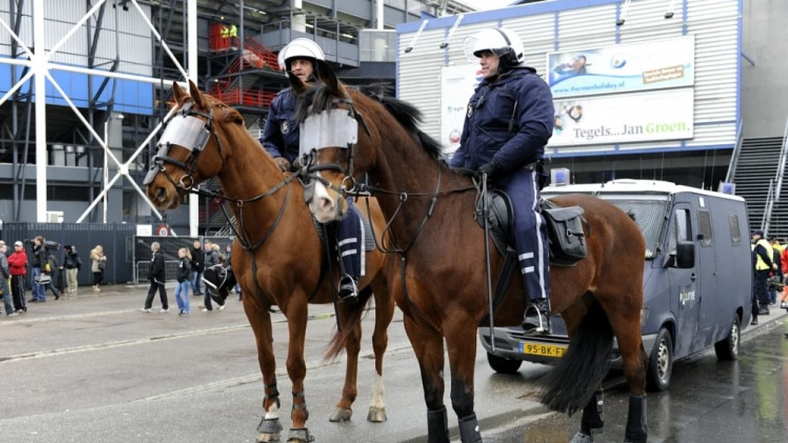 Politie is meeste manuren kwijt aan thuiswedstrijden van Feyenoord