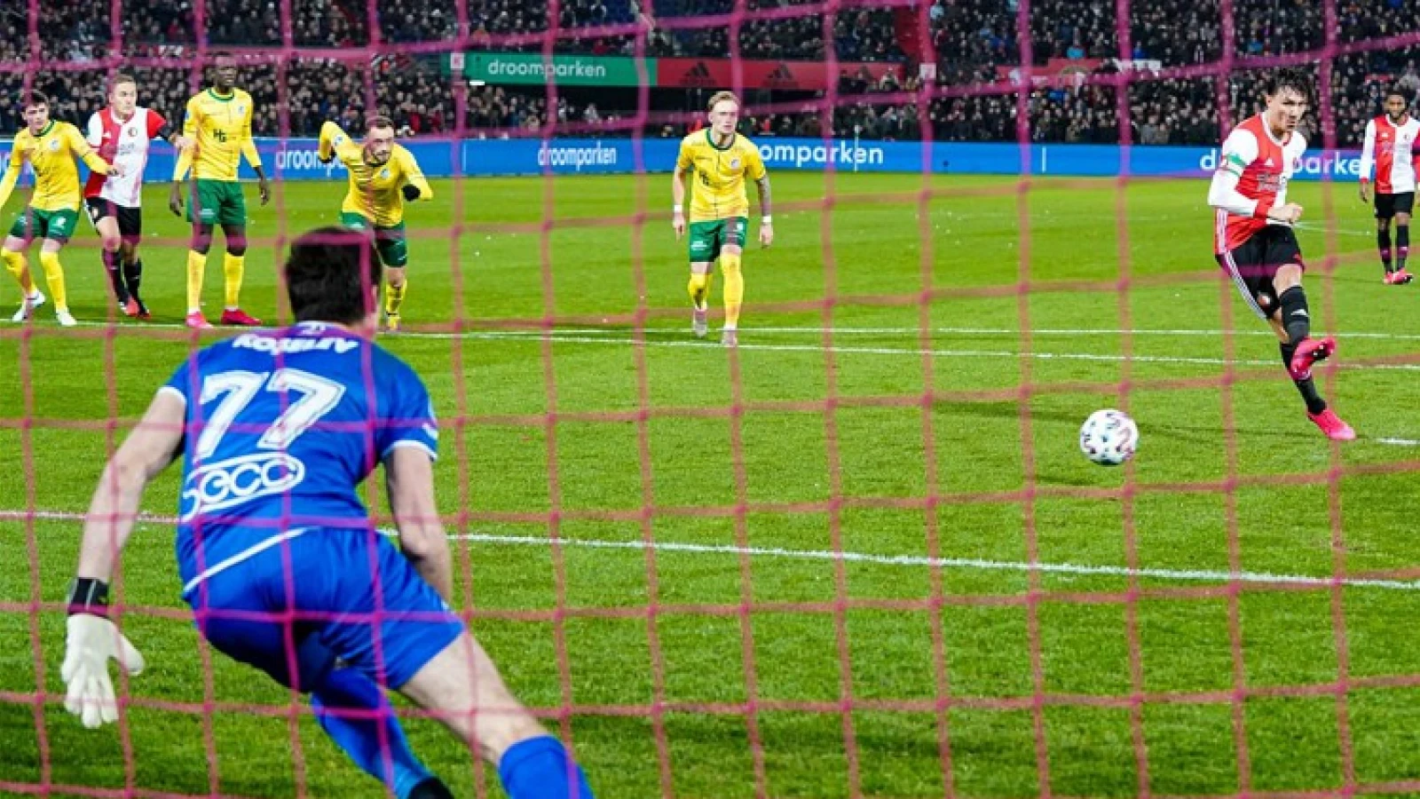 KNVB over penalty Feyenoord: 'Een strafschop was hier niet op zijn plaats'