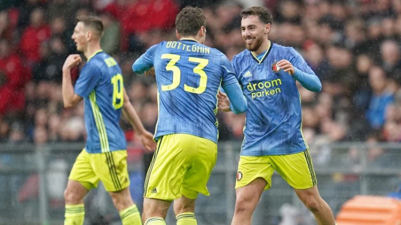 STAND | Feyenoord loopt in op koploper Ajax na gelijkspel tegen PSV