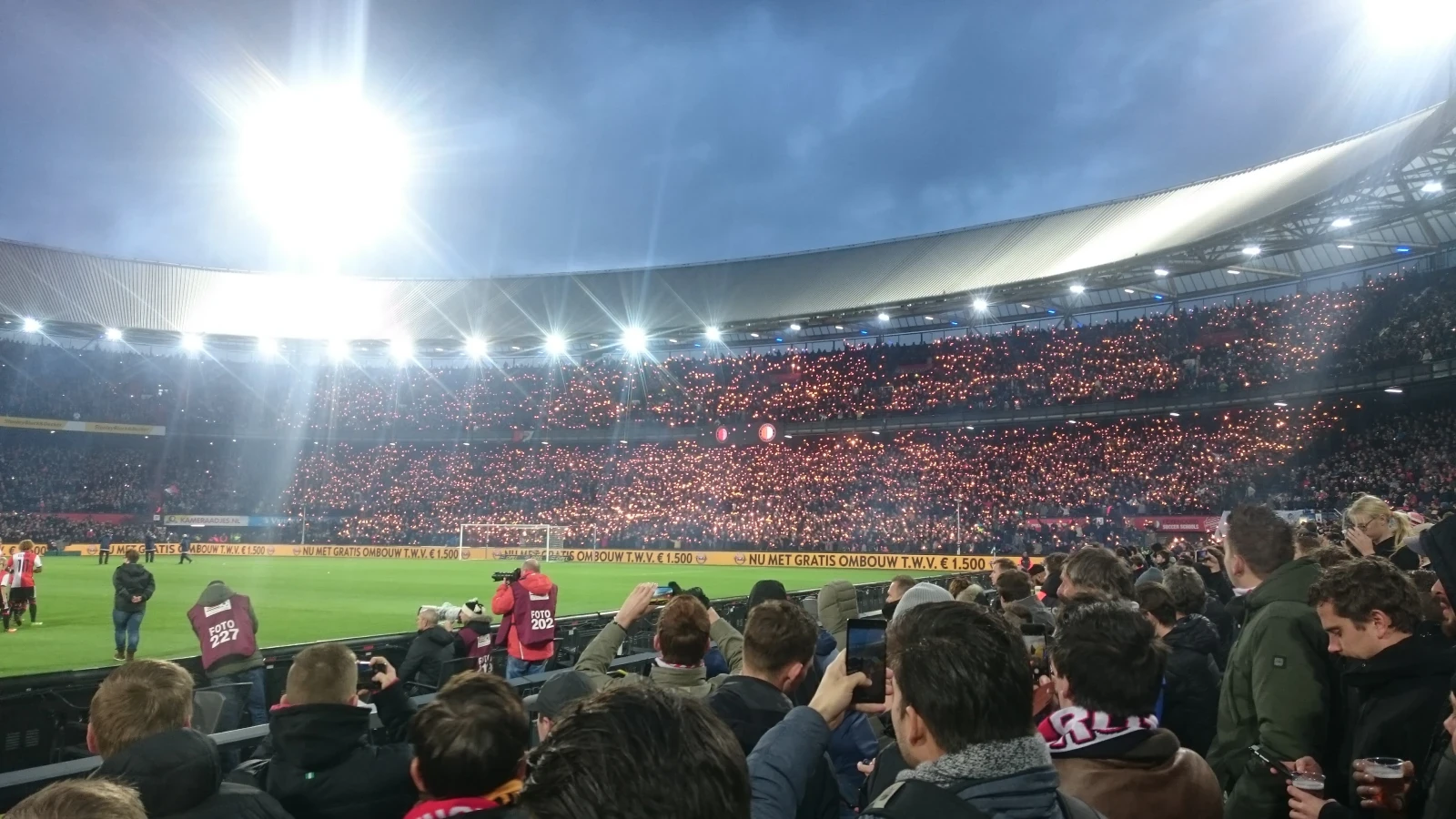 Feyenoord in uitverkochte Kuip op jacht naar finaleplek