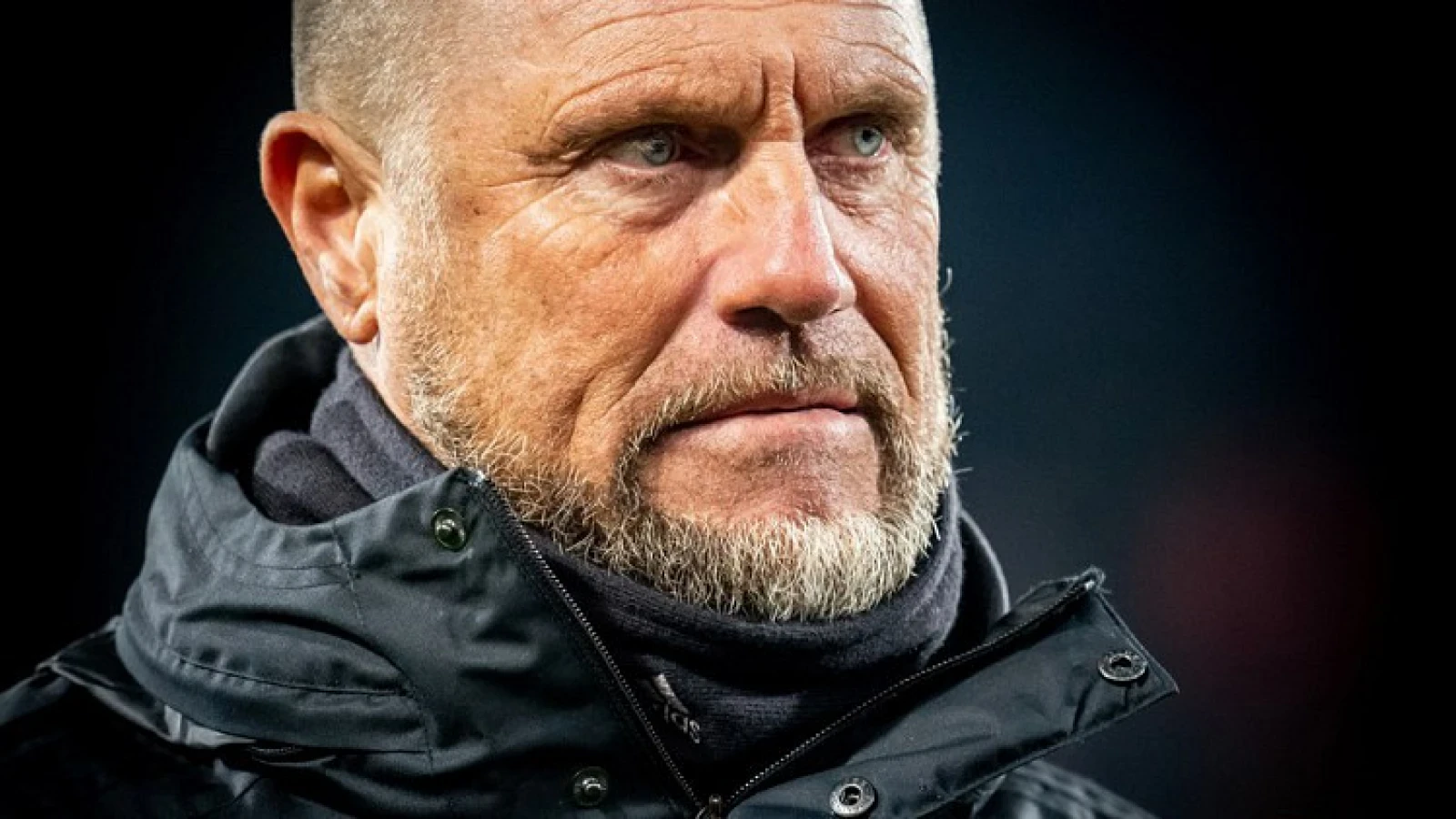 Feyenoord en assistent-trainer De Wolf gaan twee jaar langer door