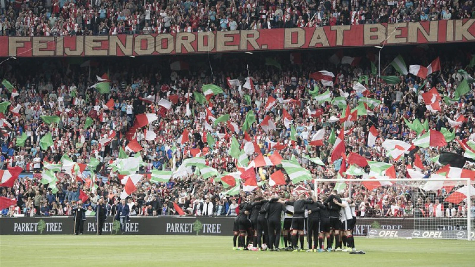 Radiozenders draaien vrijdag You'll Never Walk Alone