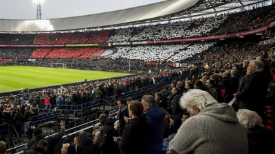 KNVB komt met drie scenario's over hervatting Eredivisie