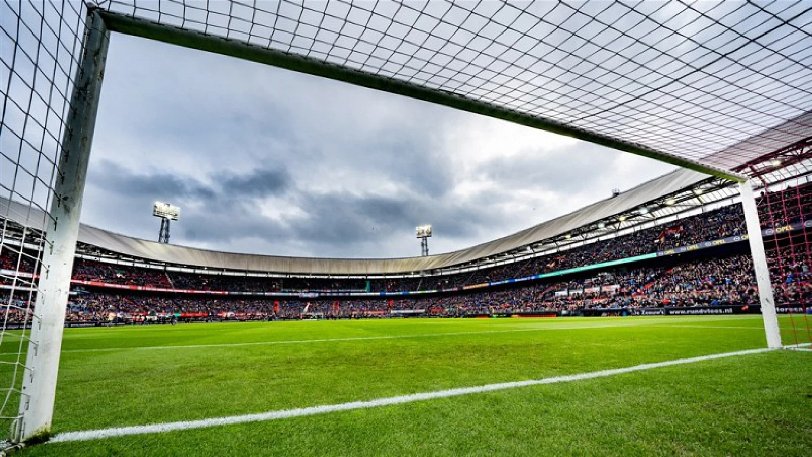 'Laten we voetbal niet belangrijker maken dan dat het is'