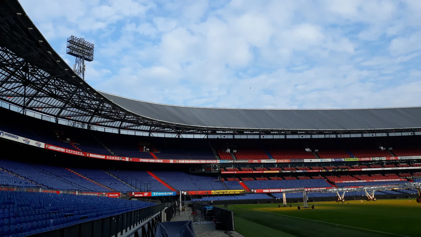 #PraatMee | Geen samenkomsten, maar wel Eredivisievoetbal?