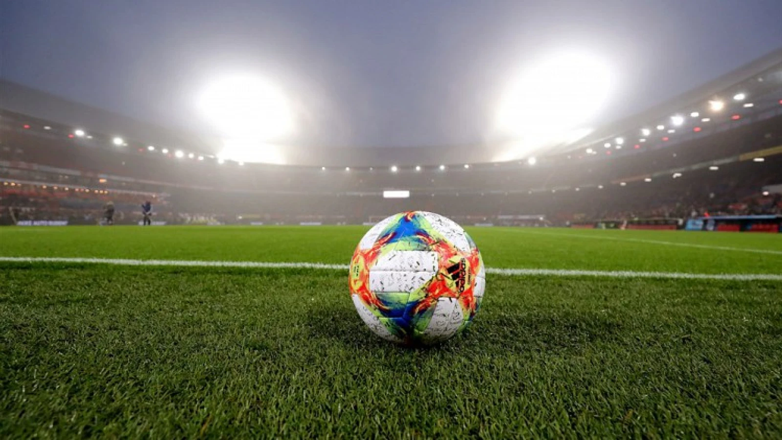 KNVB wacht UEFA-call af voor besluit betaald voetbal: 'Schrappen nog steeds mogelijkheid'