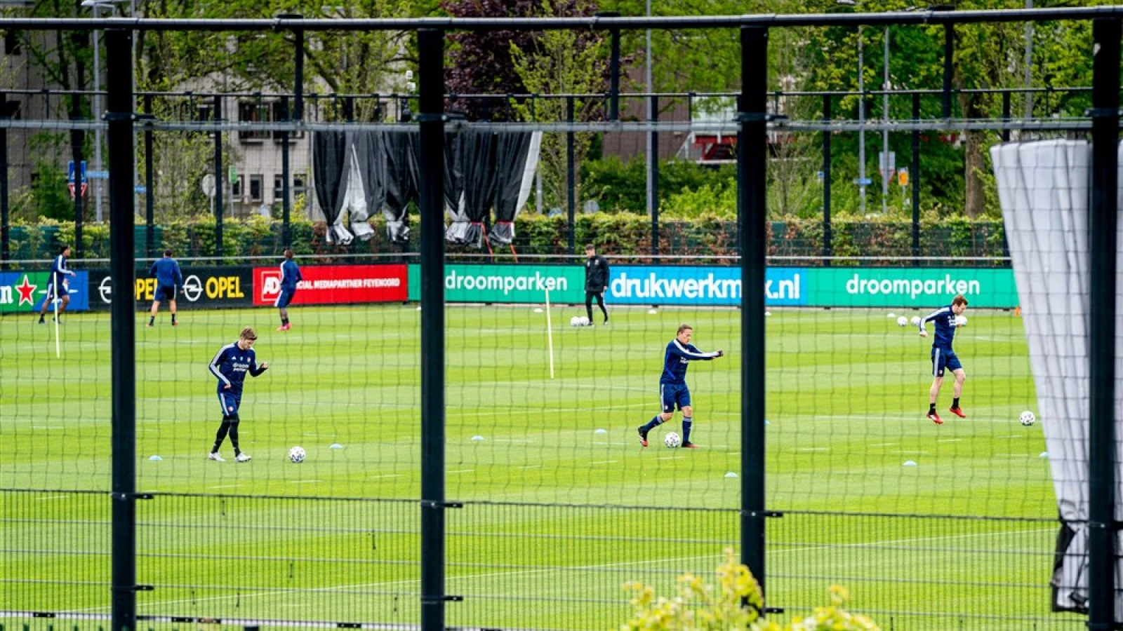 VIDEO | Feyenoord is weer in kleine groepjes begonnen met trainen