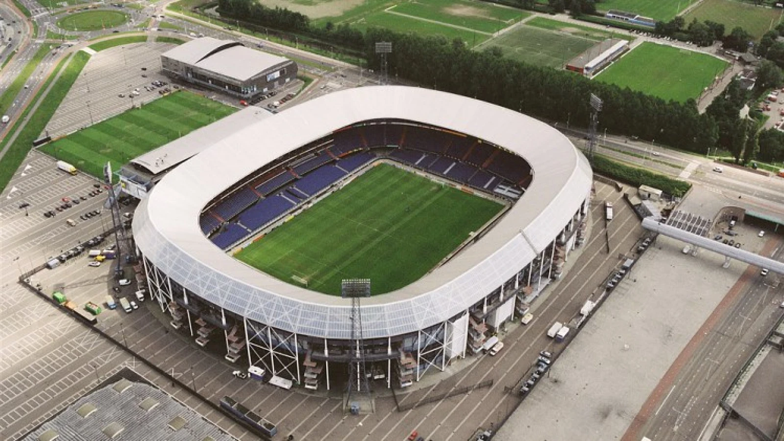 Stadion Feijenoord in gesprek met gemeente Rotterdam over financiële hulp