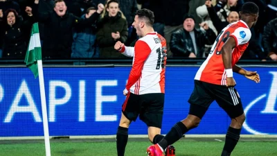 'Feyenoord wil middenvelder opnieuw huren en schakelt hulp Van Persie in'