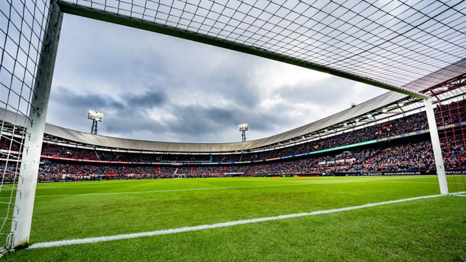 Overleden Feyenoordfan Jim (17) op grootse wijze geëerd