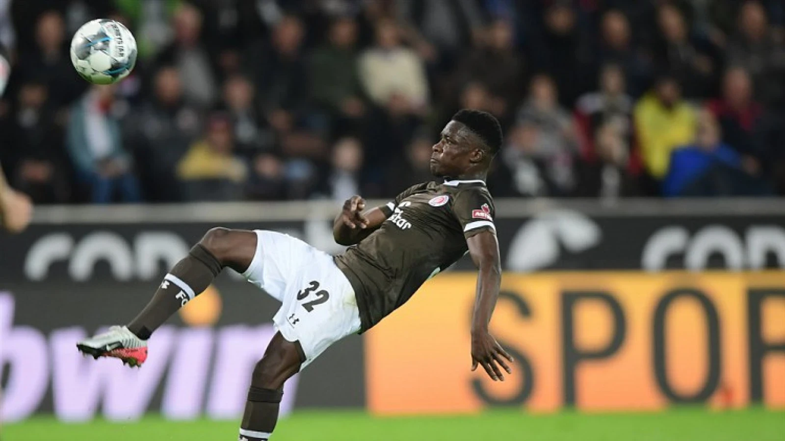 Geen Conteh op eerste training Feyenoord, Sinisterra traint apart van de groep