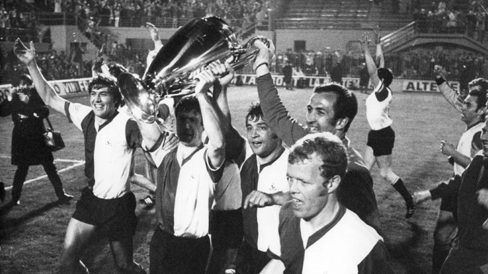 FOTO | Veel oud-spelers aanwezig bij tentoonstelling over winst Europacup in 1970