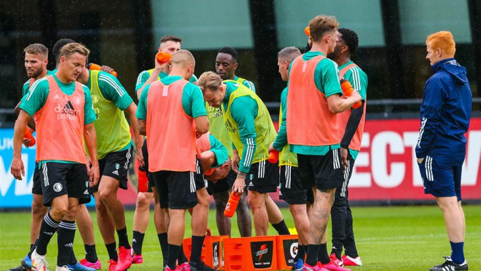VI: 'Feyenoord onderzoekt opties voor versterkingen'
