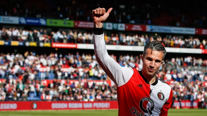 Van Persie open: 'Ik heb echt getwijfeld of ik dat moest tekenen en of we terug moesten gaan'