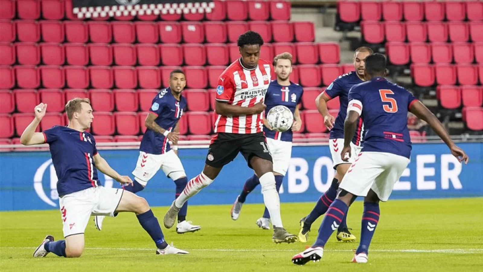 EREDIVISIE | PSV verspeelt punten in Almelo