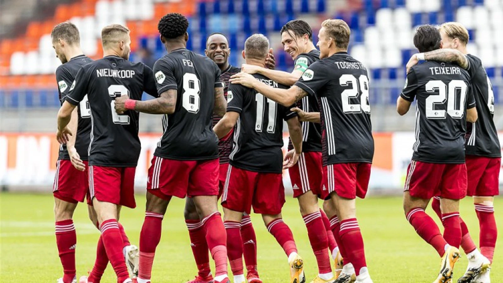 STAND | Feyenoord koploper na puntenverlies Ajax