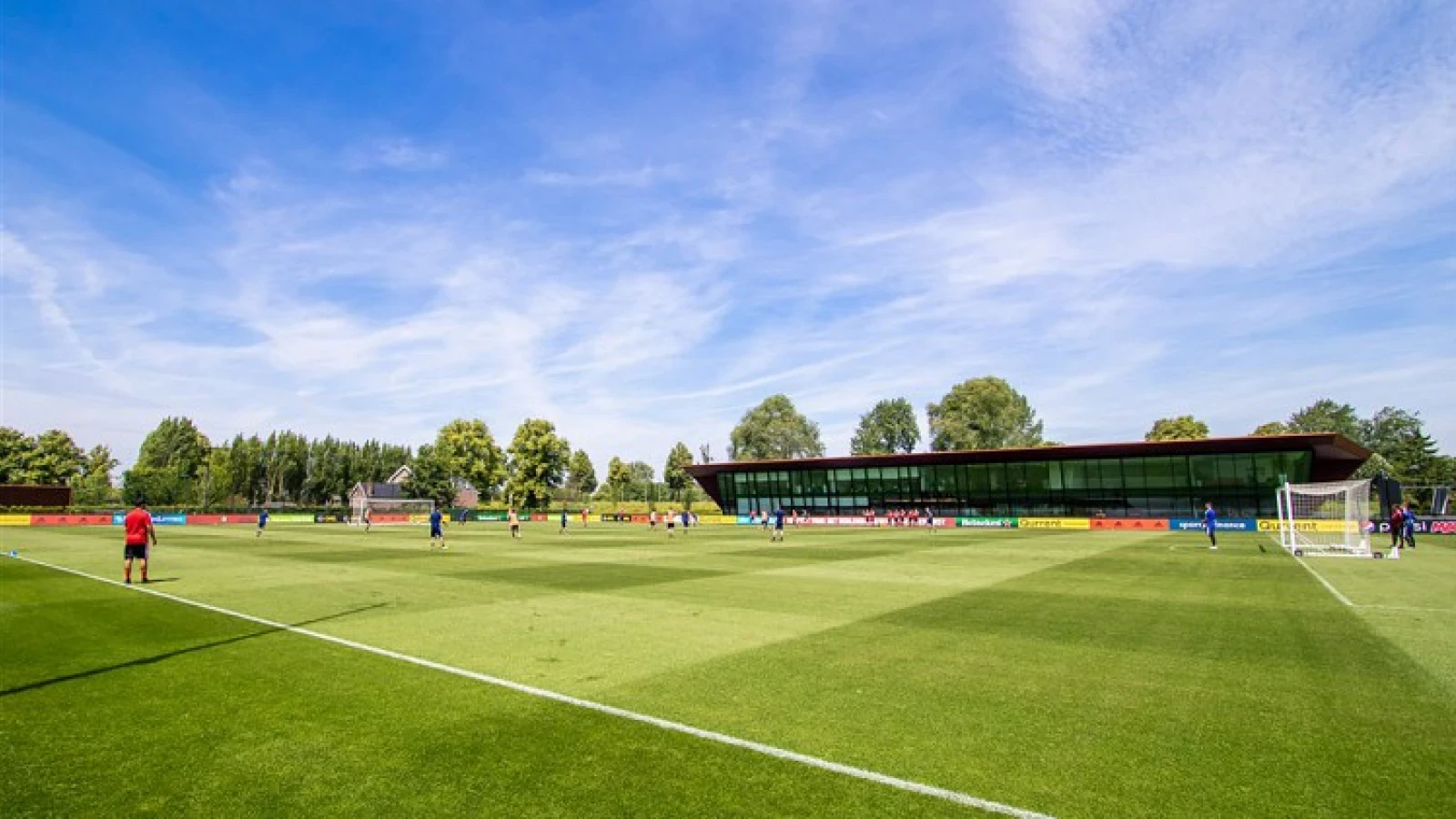 Zeven spelers van Feyenoord Onder 21 trainen mee bij Feyenoord 1
