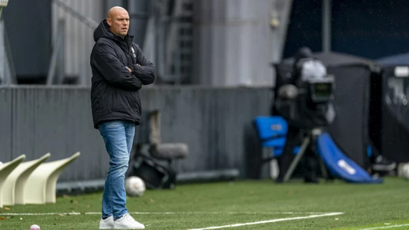 Oud-Feyenoorder ontslagen als trainer van Eredivisie-club