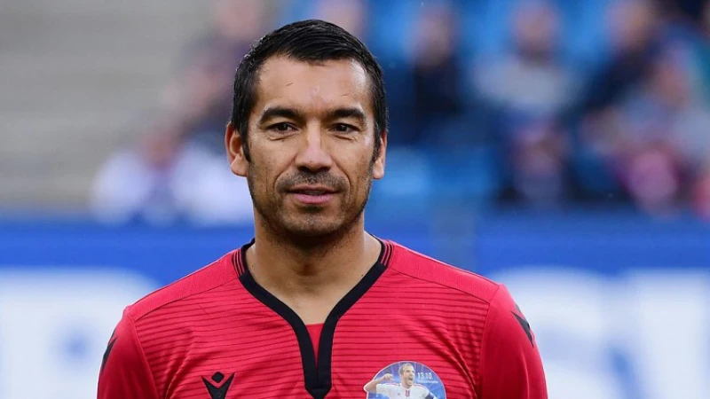 'Van Bronckhorst stapt na een jaar op bij Guangzhou R&F'