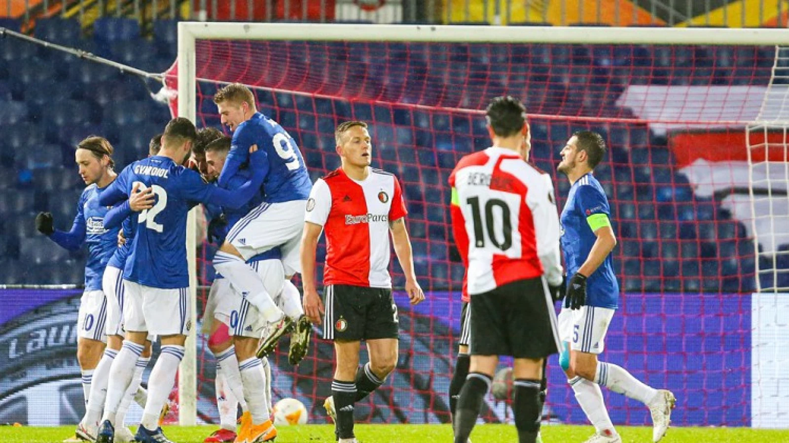 Onmachtig Feyenoord verliest in De Kuip van Dinamo Zagreb