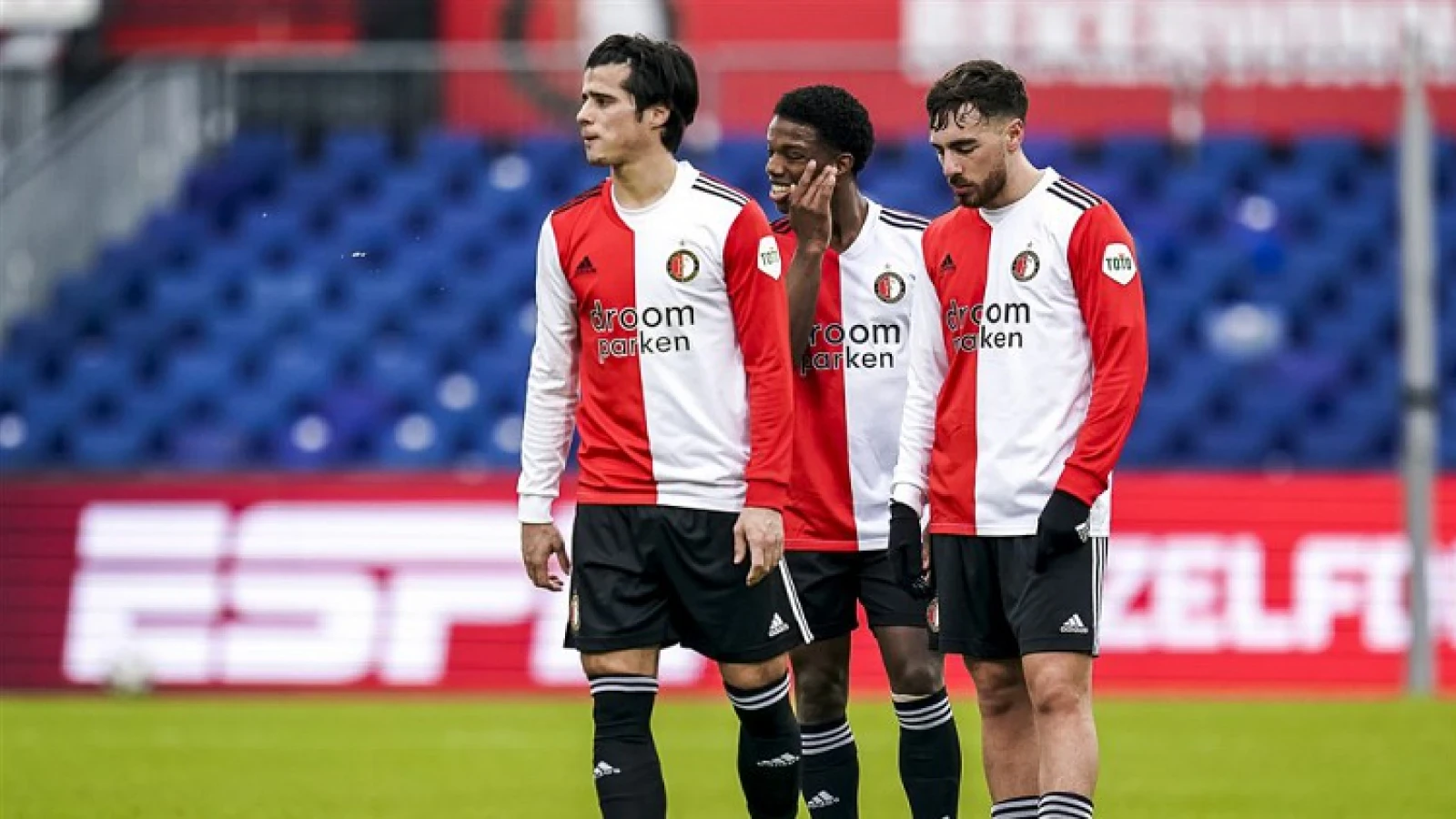 STAND | Feyenoord, AZ, PSV, Ajax en Vitesse winnen alle vijf niet