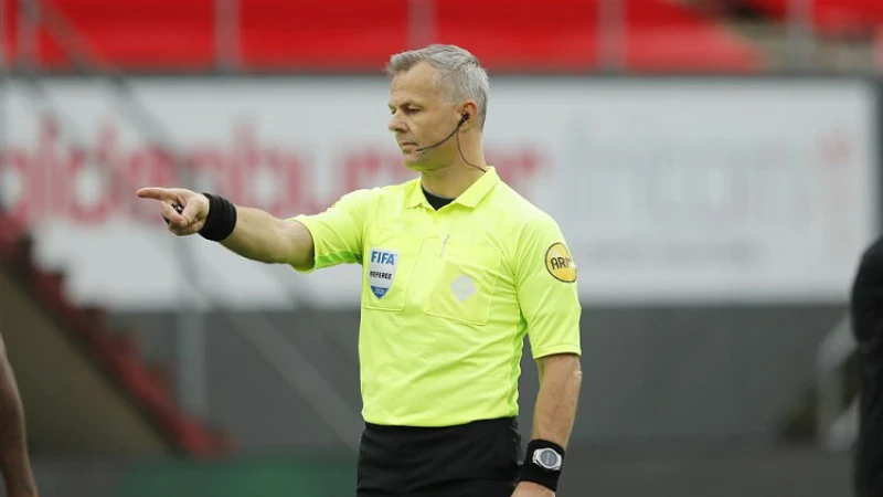 Björn Kuipers scheidsrechter tijdens wedstrijd tussen VVV Venlo en Feyenoord